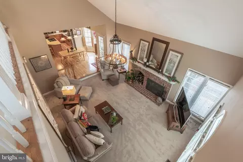 8005 Oak Bridge Ln, Fairfax Station, VA 22039