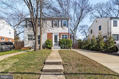 6811 Radcliffe Dr, Alexandria, VA 22307