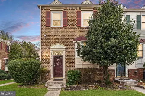 8213 Roxbury Dr, Alexandria, VA 22309