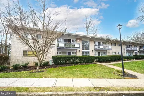 7729 Donnybrook Ct #204, Annandale, VA 22003