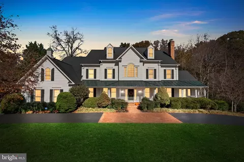 2205 Aryness Dr, Vienna, VA 22181