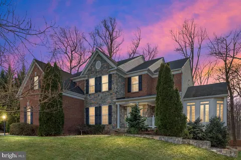 1225 Admiral Zumwalt Ln, Herndon, VA 20170