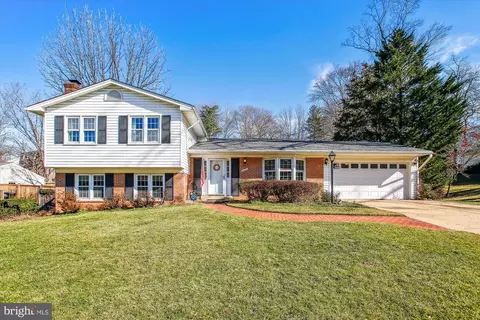 10202 Kenbrooke Ct, Vienna, VA 22181