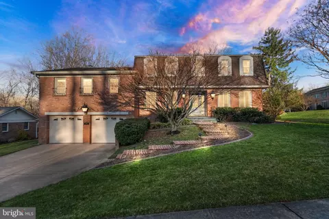 8906 Glade Hill Rd, Fairfax, VA 22031