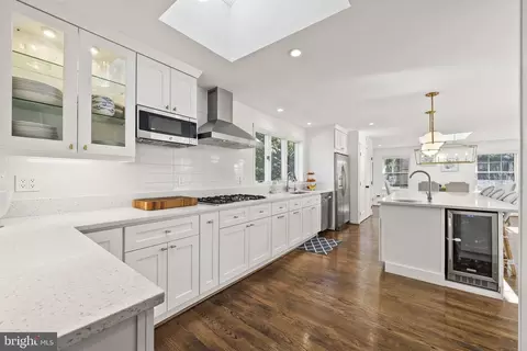 1602 Longfellow St, Mclean, VA 22101