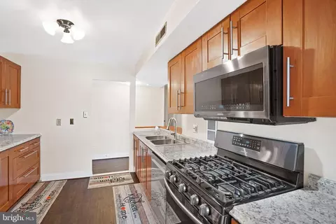 3100 S Manchester St #441, Falls Church, VA 22044