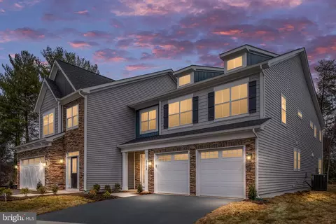 8712 Southrun Ct, Lorton, VA 22079