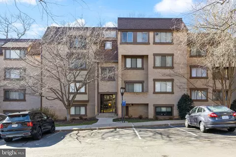 1658 Parkcrest Cir #400, Reston, VA 20190