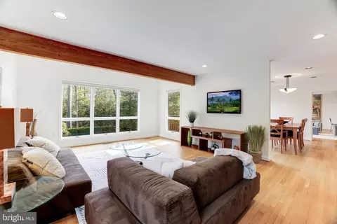 Living - 11409 Fieldstone Ln, Reston, VA 20191 photo 9 of 11