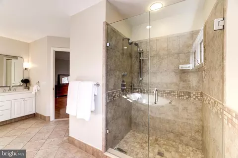 Bath - 11409 Fieldstone Ln, Reston, VA 20191 photo 3 of 9
