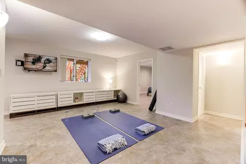 Living - 11409 Fieldstone Ln, Reston, VA 20191 photo 10 of 11