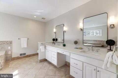 Bath - 11409 Fieldstone Ln, Reston, VA 20191 photo 2 of 9