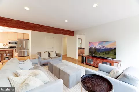 Living - 11409 Fieldstone Ln, Reston, VA 20191 photo 5 of 11