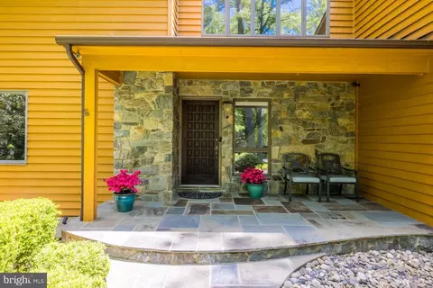 Exterior - 11409 Fieldstone Ln, Reston, VA 20191 photo 6 of 22