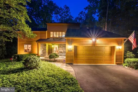 Exterior - 11409 Fieldstone Ln, Reston, VA 20191 photo 9 of 22
