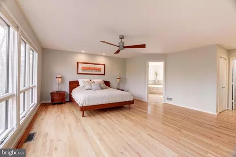 Bedroom - 11409 Fieldstone Ln, Reston, VA 20191 photo 3 of 6