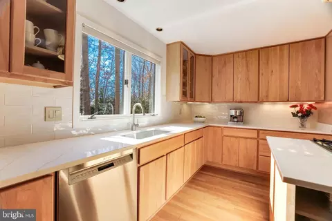 Kitchen - 11409 Fieldstone Ln, Reston, VA 20191 photo 4 of 4