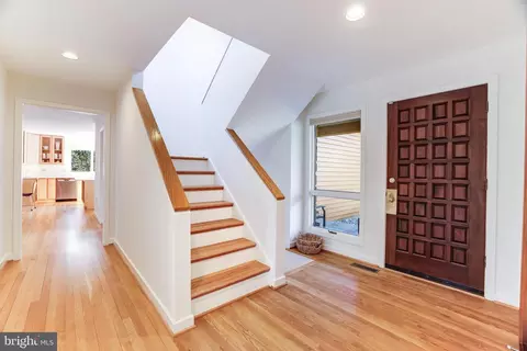 Entry Way - 11409 Fieldstone Ln, Reston, VA 20191 photo 2 of 5
