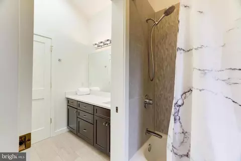 Bath - 11409 Fieldstone Ln, Reston, VA 20191 photo 6 of 9