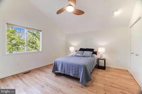 Bedroom - 11409 Fieldstone Ln, Reston, VA 20191 photo 5 of 6