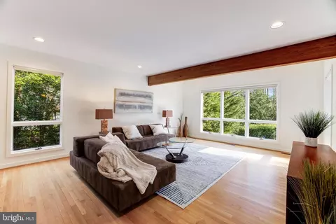 Living - 11409 Fieldstone Ln, Reston, VA 20191 photo 6 of 11