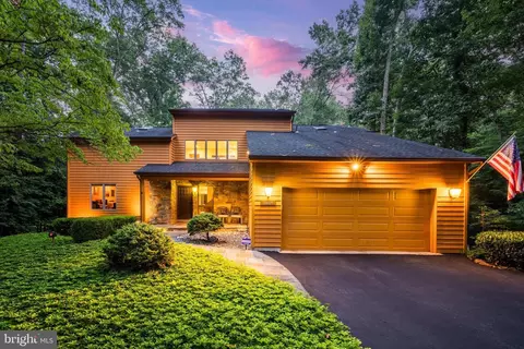 11409 Fieldstone Ln, Reston, VA 20191