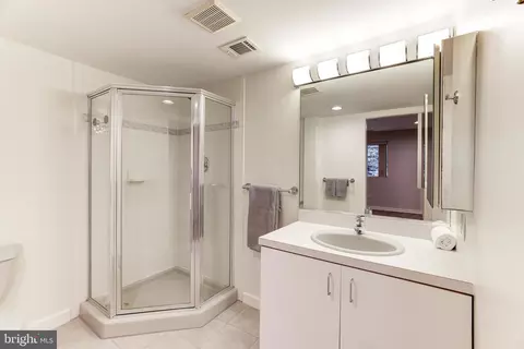 Bath - 11409 Fieldstone Ln, Reston, VA 20191 photo 8 of 9
