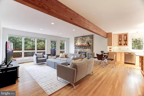 Living - 11409 Fieldstone Ln, Reston, VA 20191 photo 3 of 11