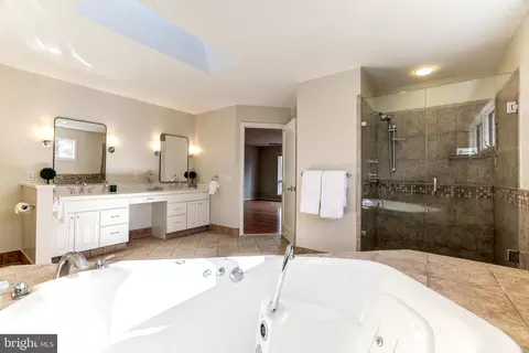 Bath - 11409 Fieldstone Ln, Reston, VA 20191 photo 4 of 9