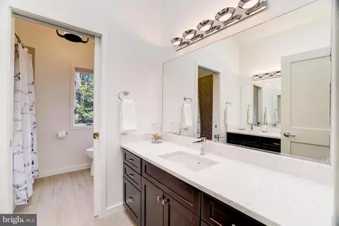 Bath - 11409 Fieldstone Ln, Reston, VA 20191 photo 5 of 9