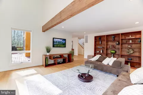 Living - 11409 Fieldstone Ln, Reston, VA 20191 photo 8 of 11