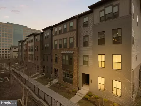 2346 Water Promenade Ave #2B, Herndon, VA 20171
