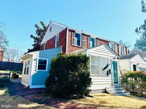 5921 Edgehill Dr, Alexandria, VA 22303