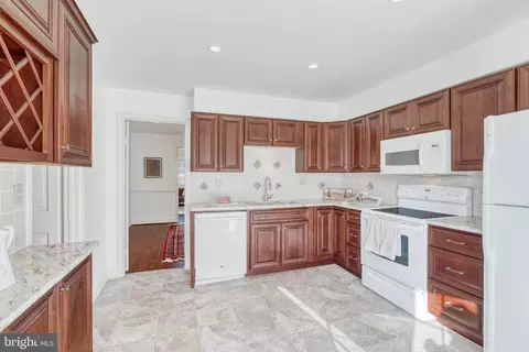 Kitchen - 1126 Pine Hill Rd, Mclean, VA 22101 photo 4 of 5