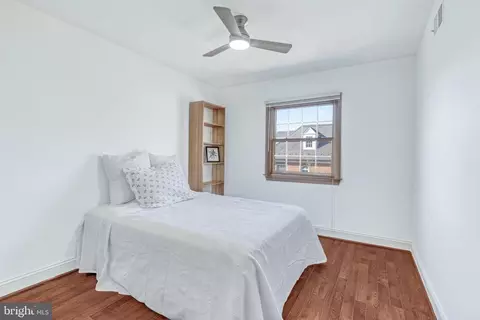 Bedroom - 1126 Pine Hill Rd, Mclean, VA 22101 photo 4 of 7
