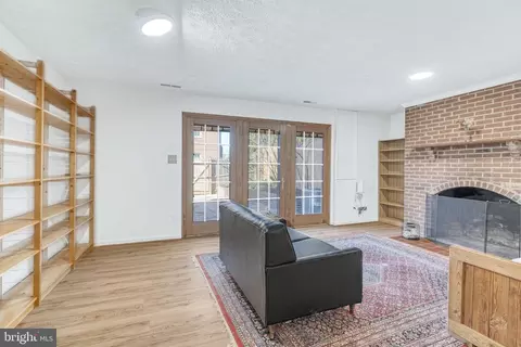 Living - 1126 Pine Hill Rd, Mclean, VA 22101 photo 6 of 8