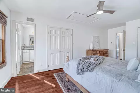Bedroom - 1126 Pine Hill Rd, Mclean, VA 22101 photo 3 of 7