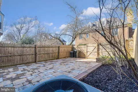 Exterior - 1126 Pine Hill Rd, Mclean, VA 22101 photo 4 of 8