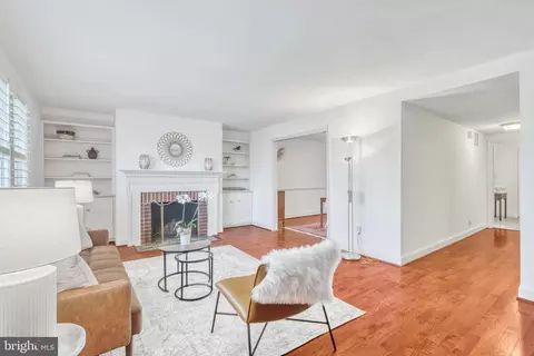 Living - 1126 Pine Hill Rd, Mclean, VA 22101 photo 2 of 8