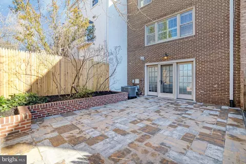 Exterior - 1126 Pine Hill Rd, Mclean, VA 22101 photo 2 of 8