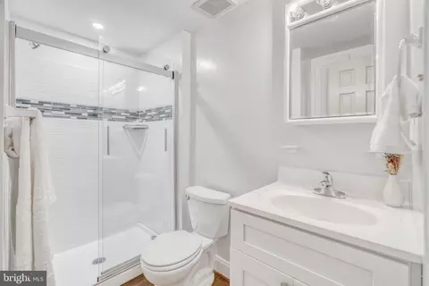 Bath - 1126 Pine Hill Rd, Mclean, VA 22101 photo 5 of 5