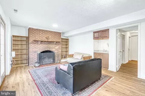 Living - 1126 Pine Hill Rd, Mclean, VA 22101 photo 5 of 8