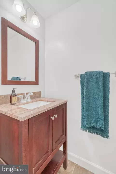 Bath - 1126 Pine Hill Rd, Mclean, VA 22101 photo 2 of 5