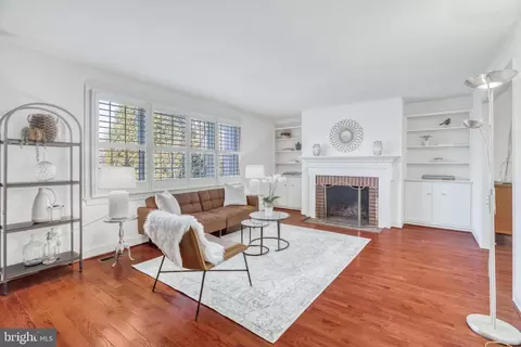 1126 Pine Hill Rd, Mclean, VA 22101