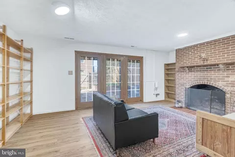 Living - 1126 Pine Hill Rd, Mclean, VA 22101 photo 7 of 8