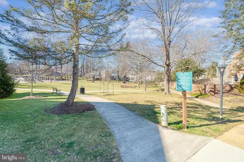 Exterior - 1126 Pine Hill Rd, Mclean, VA 22101 photo 5 of 8