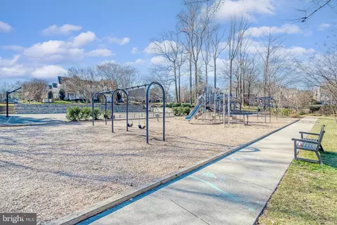 View/Area - 1126 Pine Hill Rd, Mclean, VA 22101 photo 2 of 2