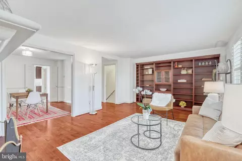 Living - 1126 Pine Hill Rd, Mclean, VA 22101 photo 3 of 8