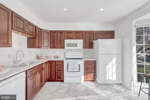 Kitchen - 1126 Pine Hill Rd, Mclean, VA 22101 photo 3 of 5