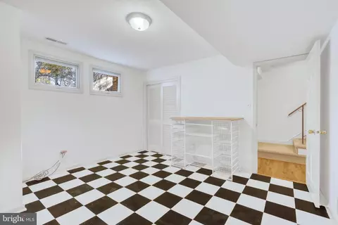 Kitchen - 1126 Pine Hill Rd, Mclean, VA 22101 photo 5 of 5